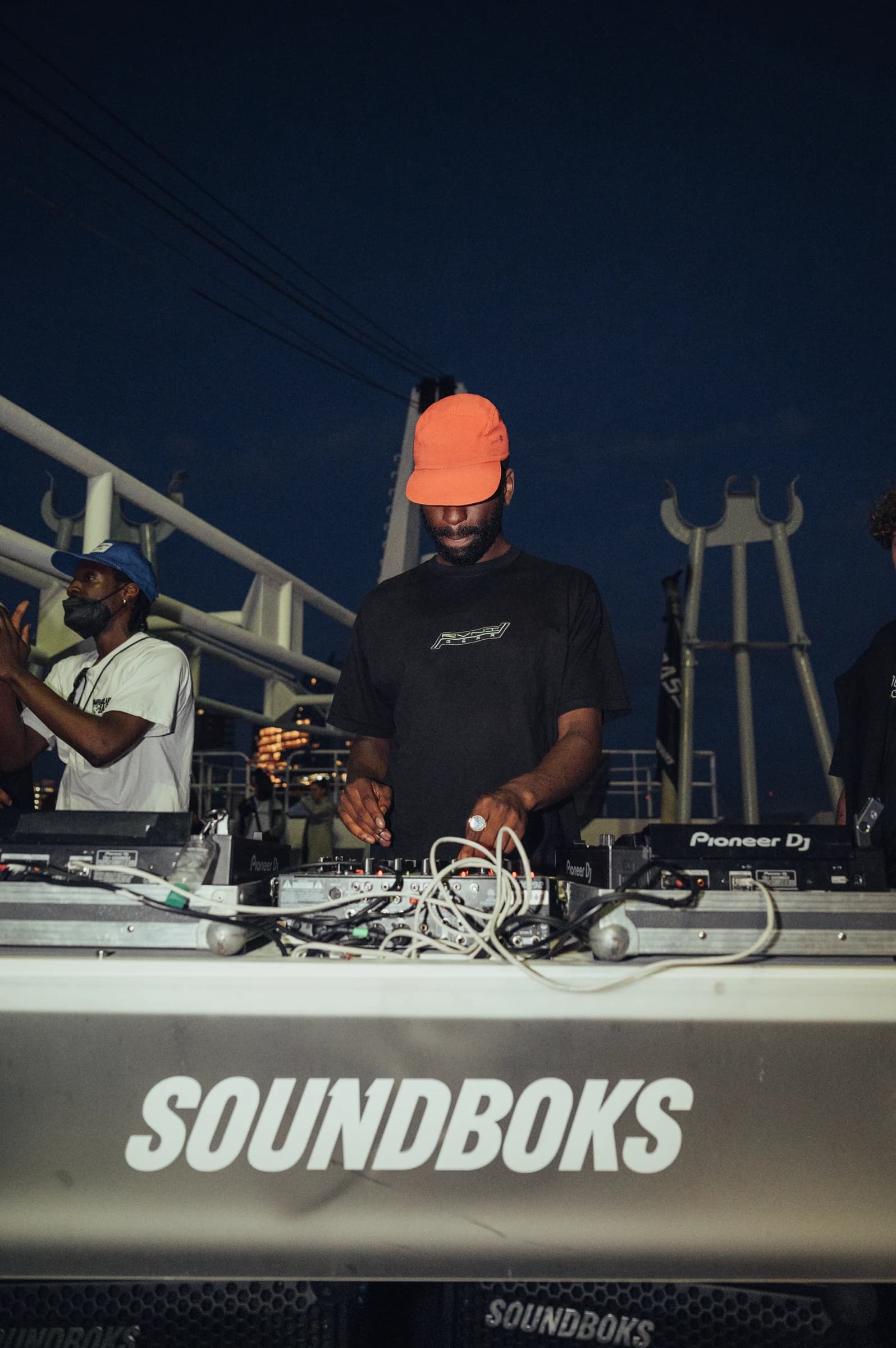 Soundboks Basstag: 1